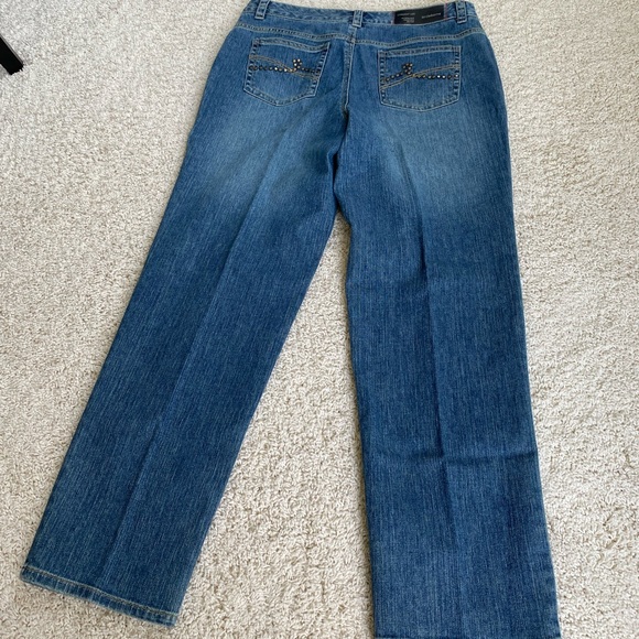 Liz Claiborne straight leg Jean, size 12 - Picture 2 of 6